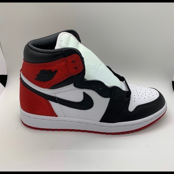 Air Jordan 1 High OG Satin Black Toe - Picture 2 of 5